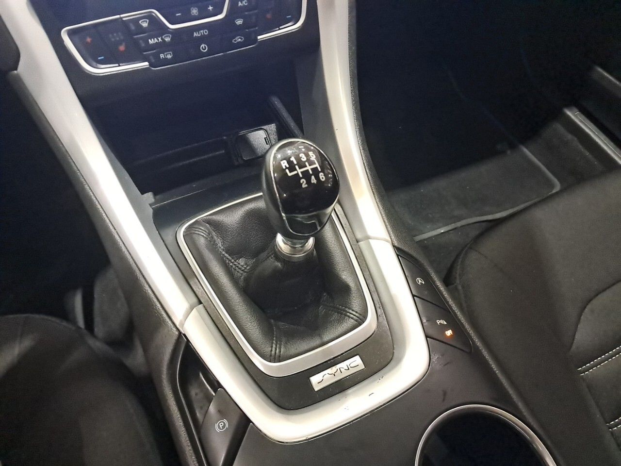 Ford Mondeo 1.5 TDCi 88kW Business SportBreak - foto 18