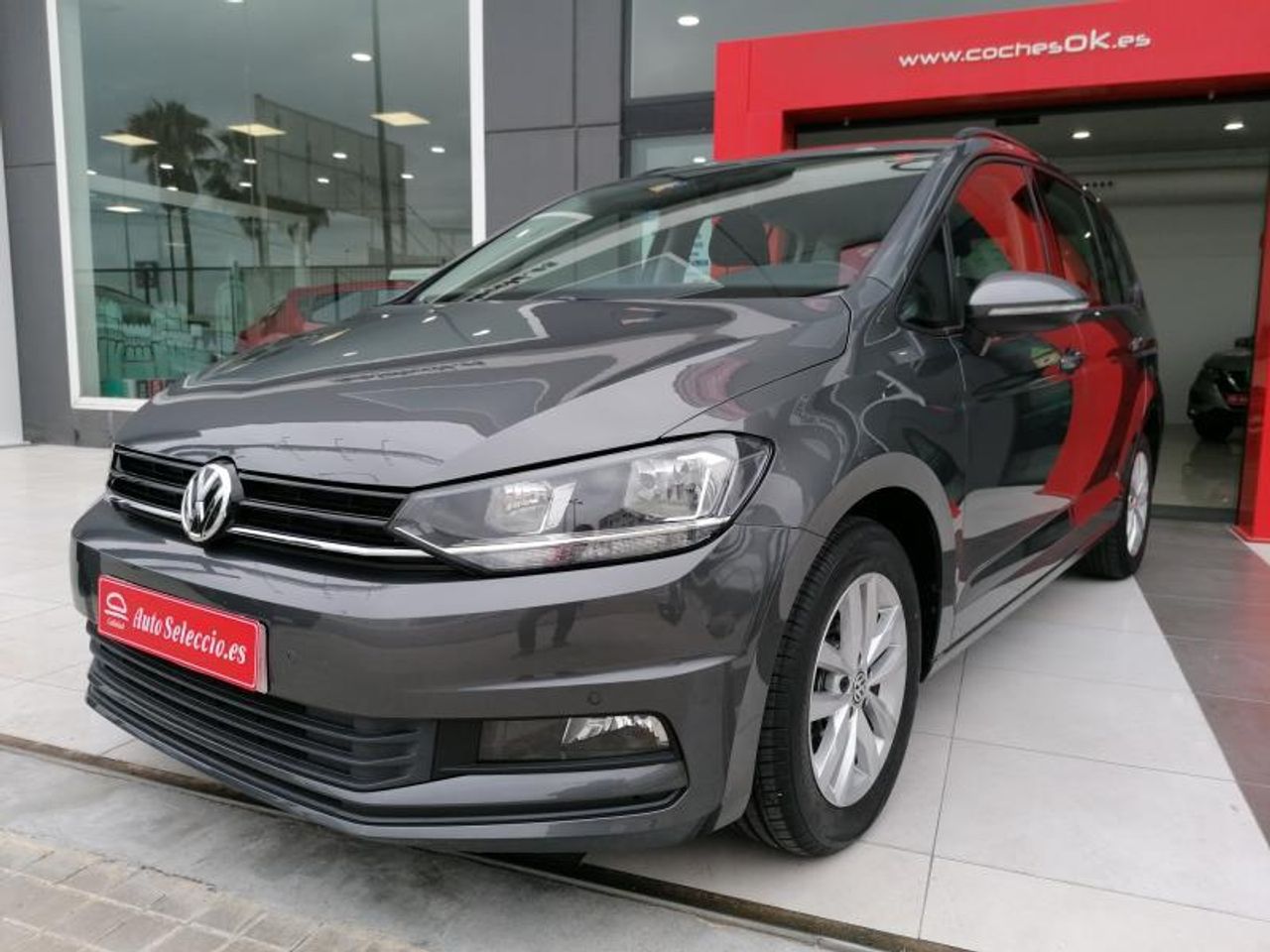 Foto volkswagen touran 2019 /