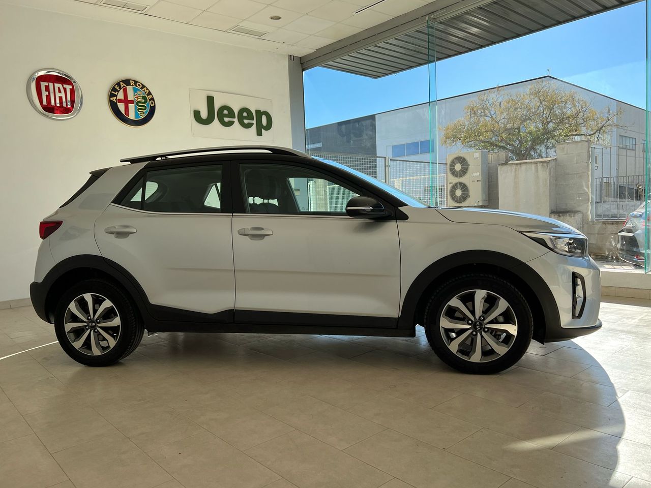 kia stonic 2024 / foto grande (3)