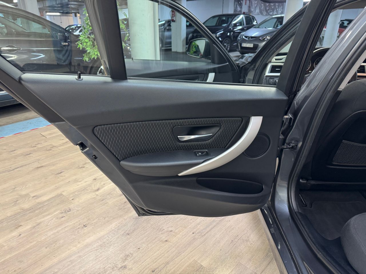 BMW Serie 3 318D  - Foto 14