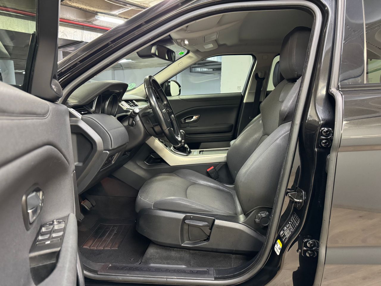 Land-Rover Range Rover Evoque 2.0eD4 Pure 2WD 150, 110kW/150 PS  - Foto 10