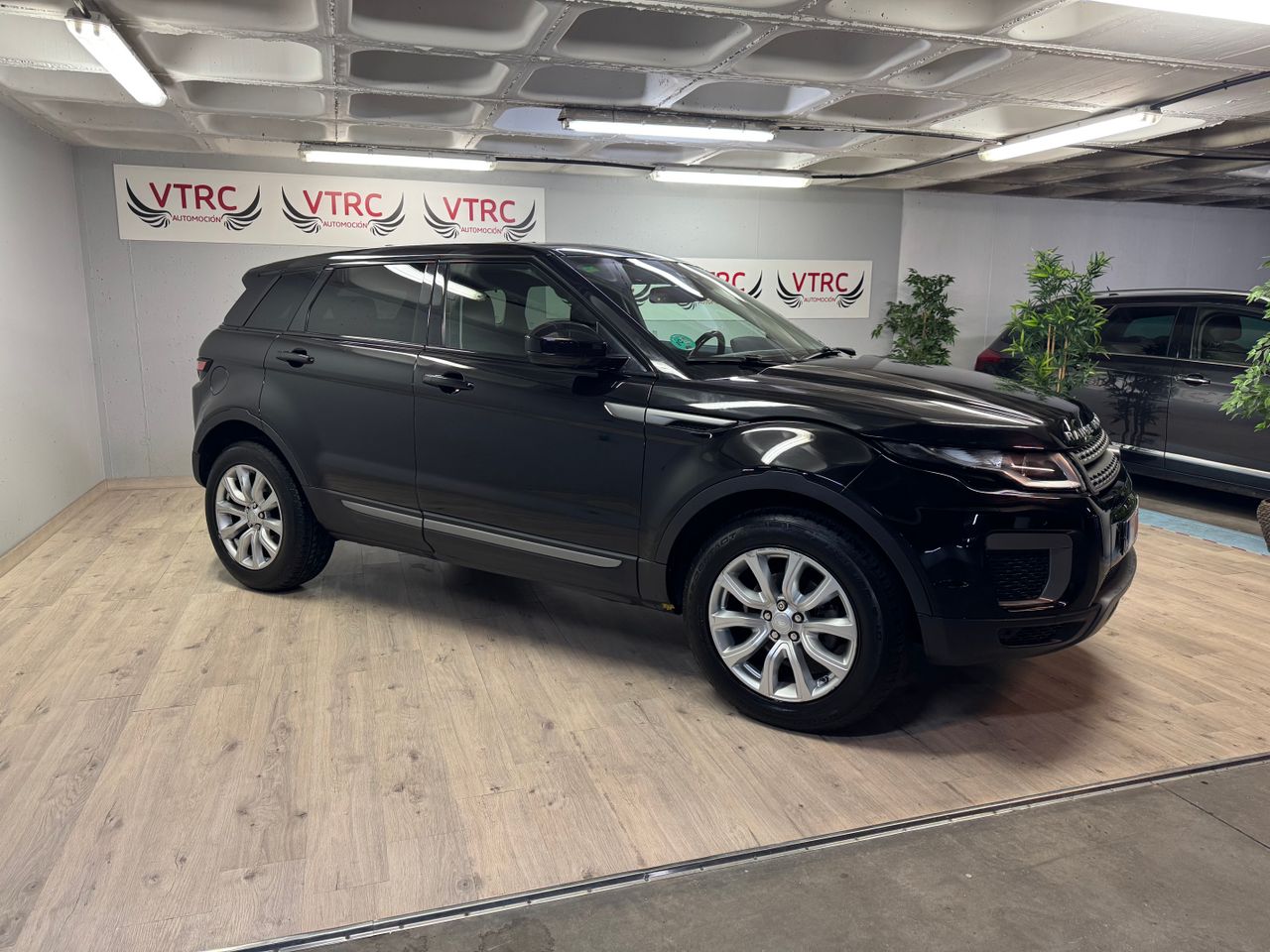 Land-Rover Range Rover Evoque 2.0eD4 Pure 2WD 150, 110kW/150 PS  - Foto 5