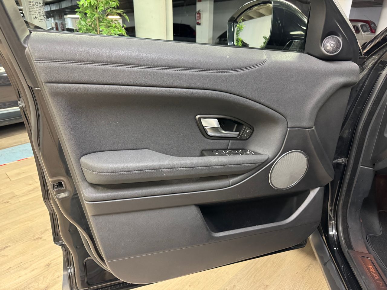 Land-Rover Range Rover Evoque 2.0eD4 Pure 2WD 150, 110kW/150 PS  - Foto 9