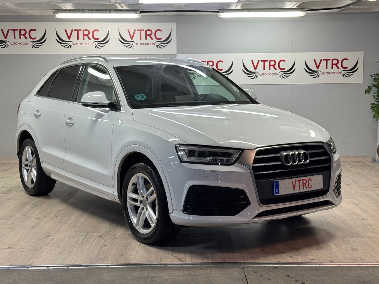 audi q3 2018 /