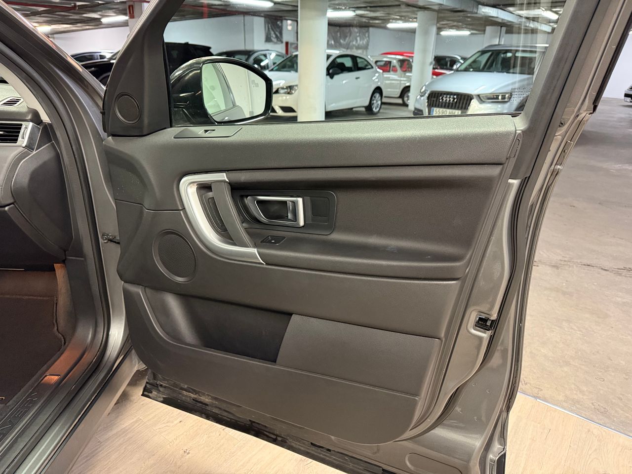 Land-Rover Discovery Sport HSE  - Foto 17