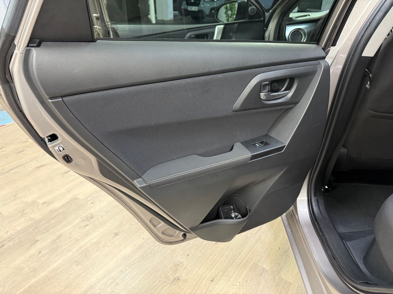 Toyota Auris Hybrid Advance  - Foto 12