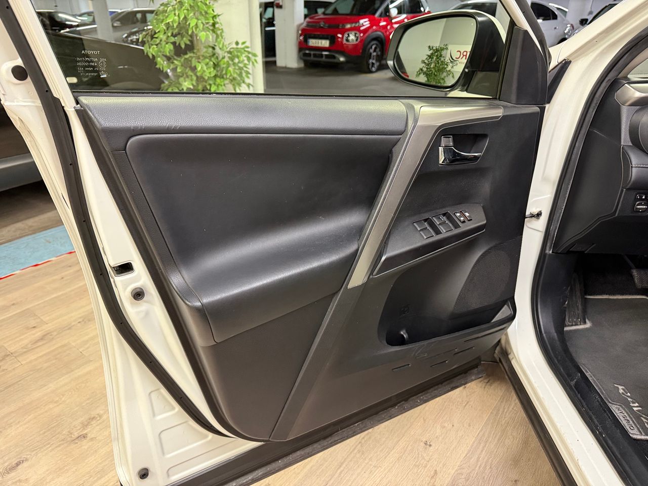 Toyota Rav4 Hybrid 4WD E-CVT  - Foto 8