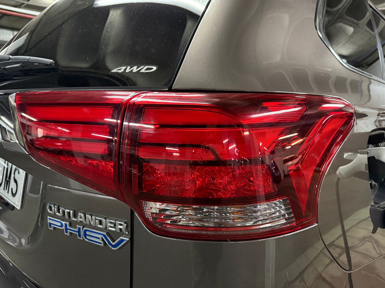 Mitsubishi Outlander plug-in híbrido OUTLANDER PHEV KAITEKI 4WD  - Foto 9