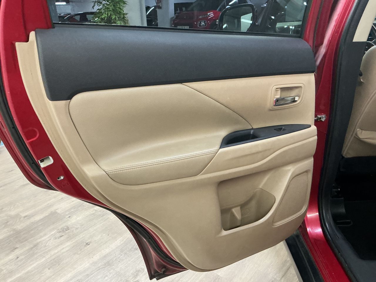 Mitsubishi Outlander 220 DID Kaiteki Auto 4WD  - Foto 17