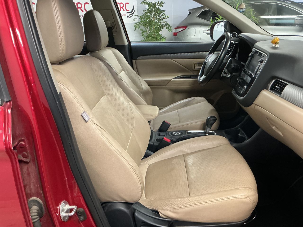 Mitsubishi Outlander 220 DID Kaiteki Auto 4WD  - Foto 9