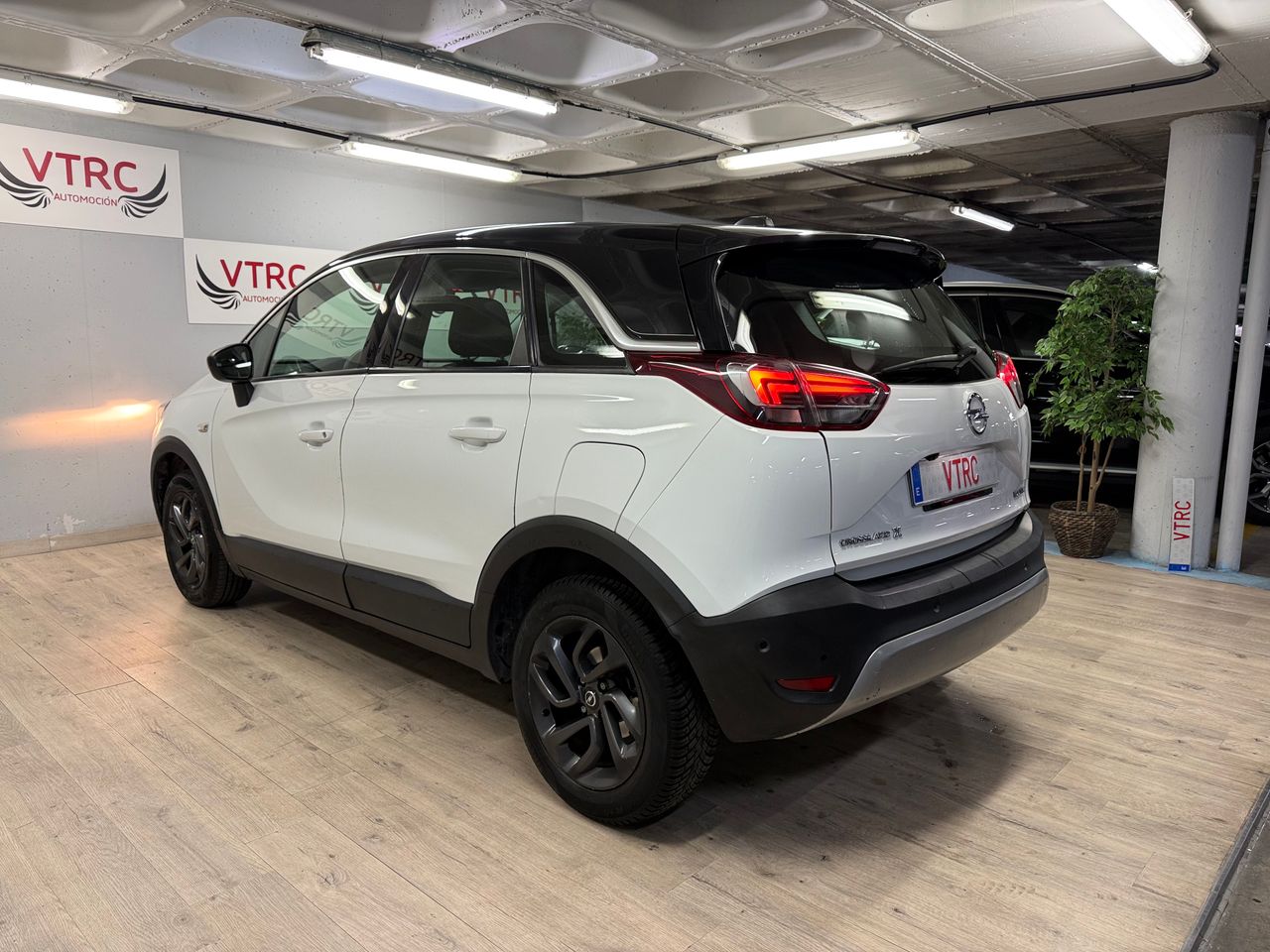 Opel Crossland X 1.2T S&S DESIGN LINE - 120 ANIVERSARIO x - Foto 4