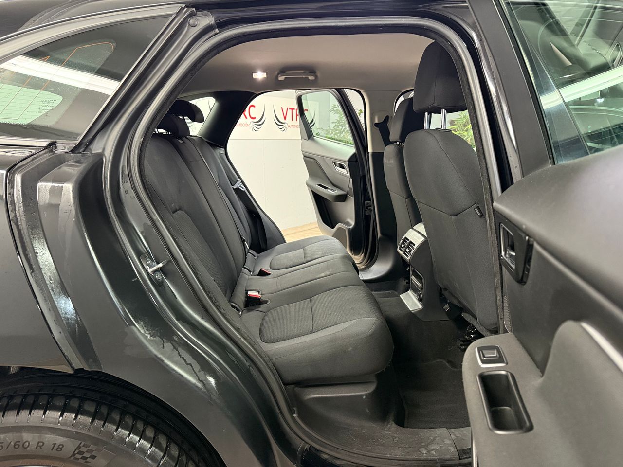 Jaguar F-Pace 2.0d AWD 16V - Foto 14