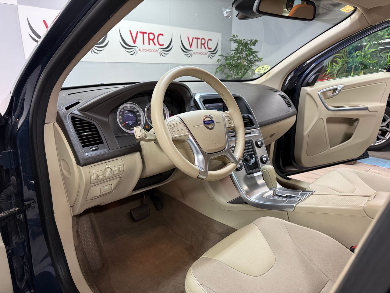 Volvo XC60 D3  MOMENTUM  - Foto 12