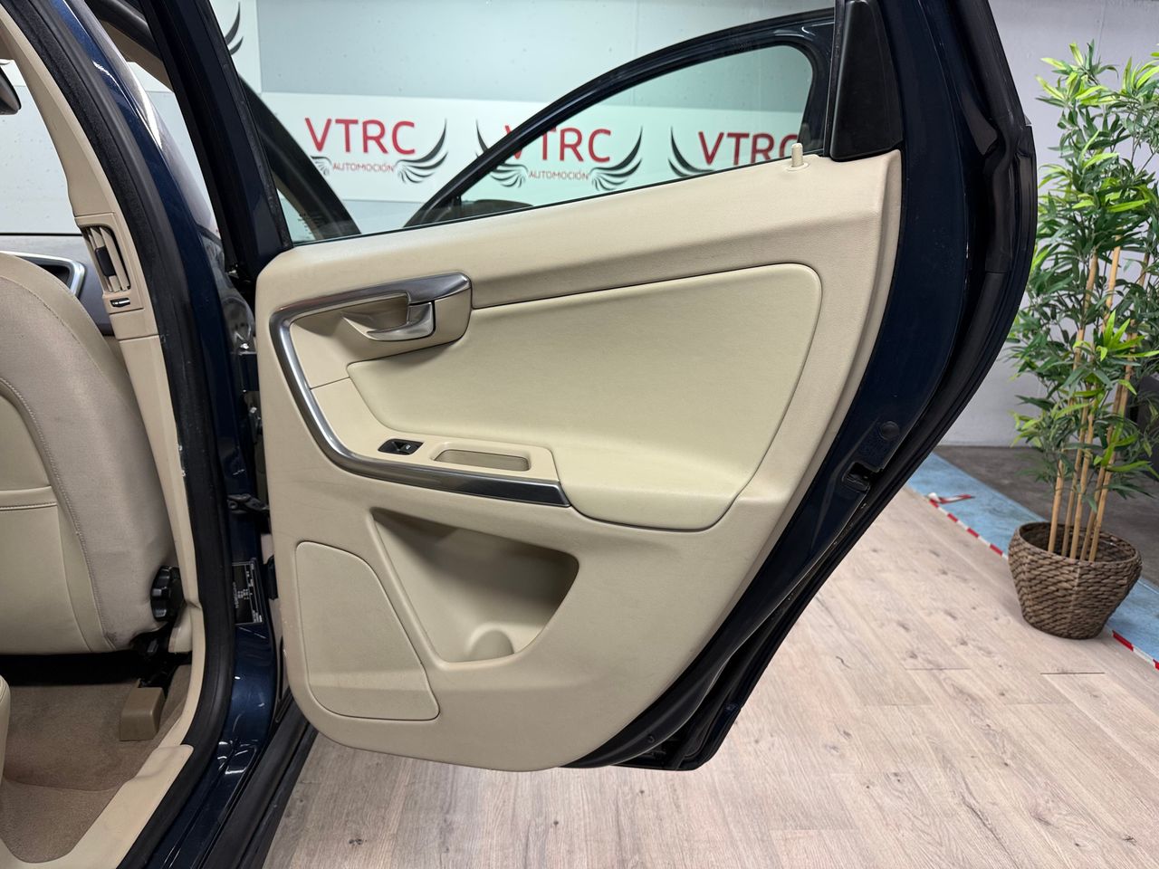 Volvo XC60 D3  MOMENTUM  - Foto 19