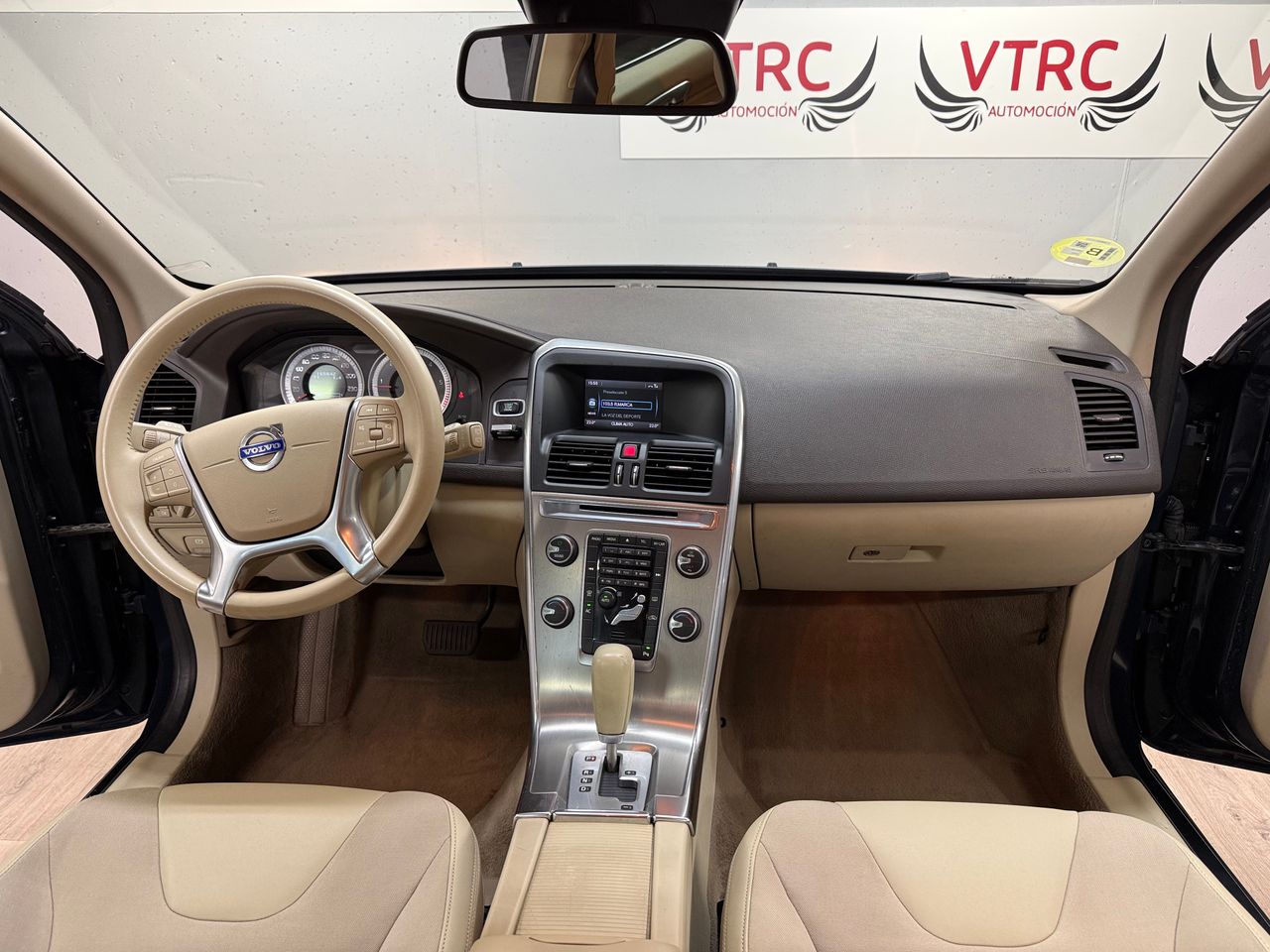 Volvo XC60 D3  MOMENTUM  - Foto 3