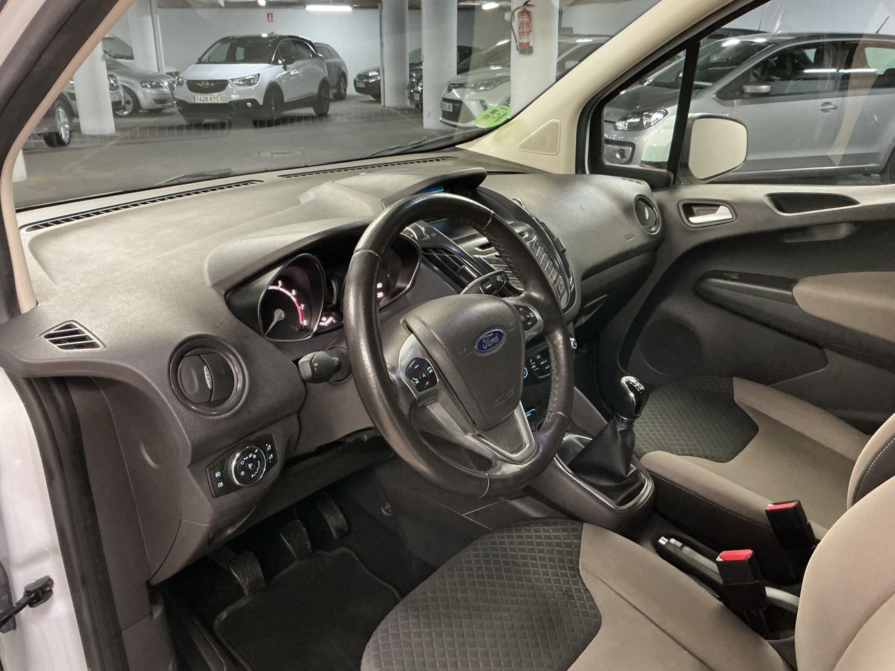 Ford Tourneo Courier 1.0 EcoBoost Sport  - Foto 6