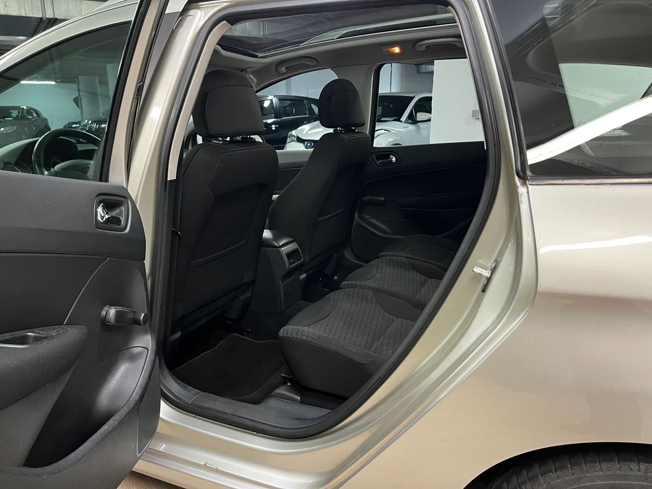 Peugeot 308 SW Confort 1.6 VTi 120 - Foto 19