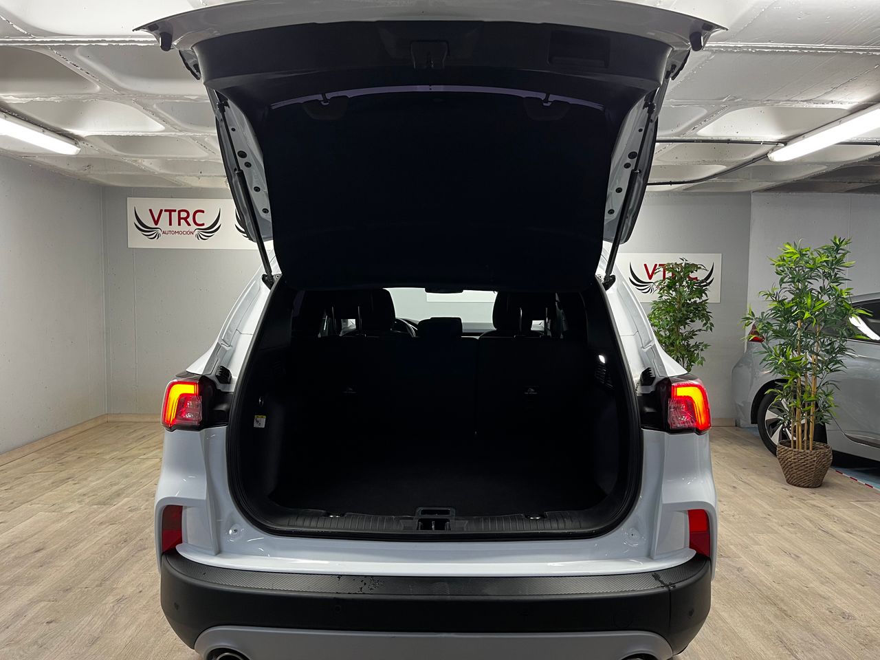 Ford Kuga Titanium 2.5 FHEV 140 kW (190 CV) - Foto 38