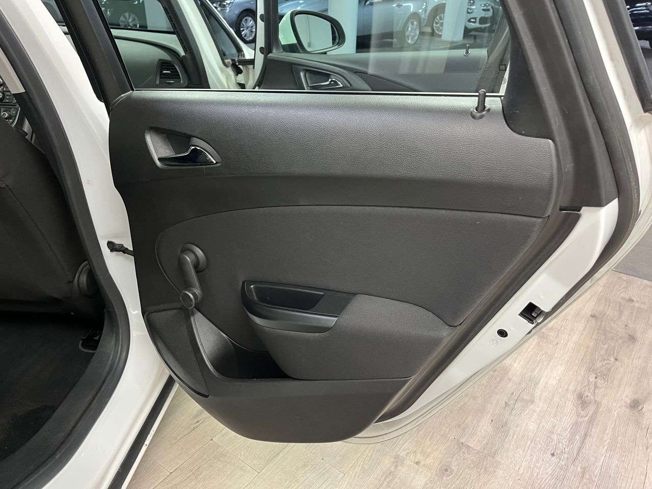 Opel Astra 5p Essentia 1.4 100 CV - Foto 8