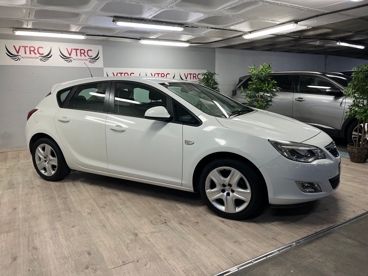 Opel Astra 5p Essentia 1.4 100 CV - Foto 4