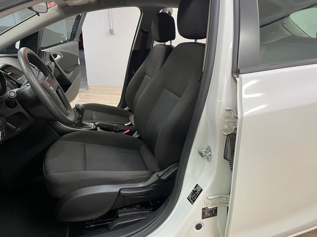 Opel Astra 5p Essentia 1.4 100 CV - Foto 14