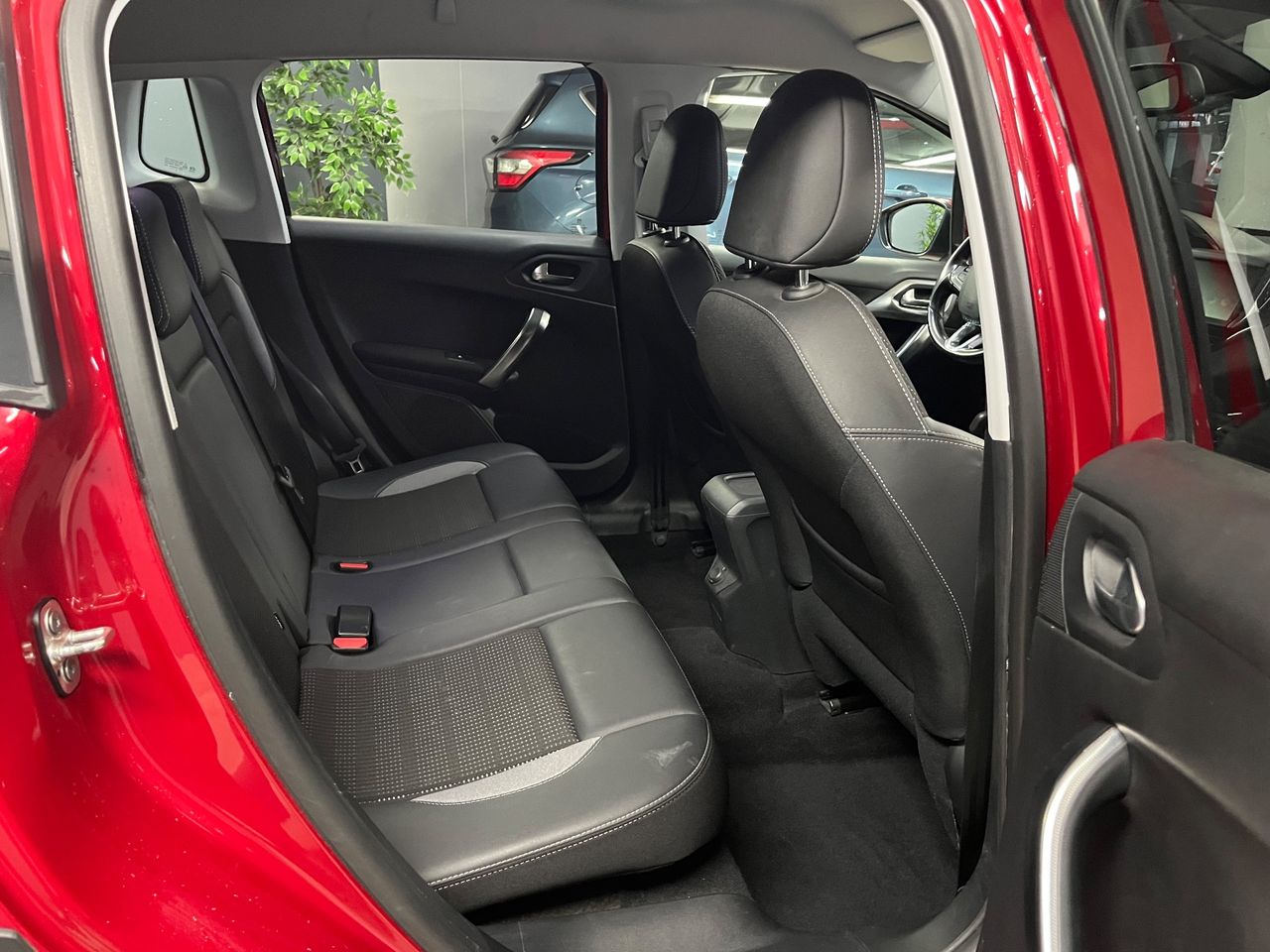 Peugeot 2008 Allure 1.2 PureTech 110 S&S - Foto 8