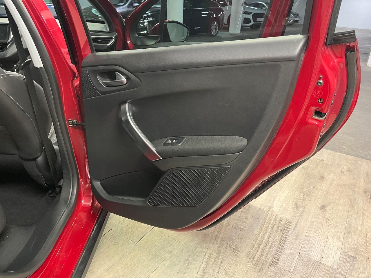 Peugeot 2008 Allure 1.2 PureTech 110 S&S - Foto 9