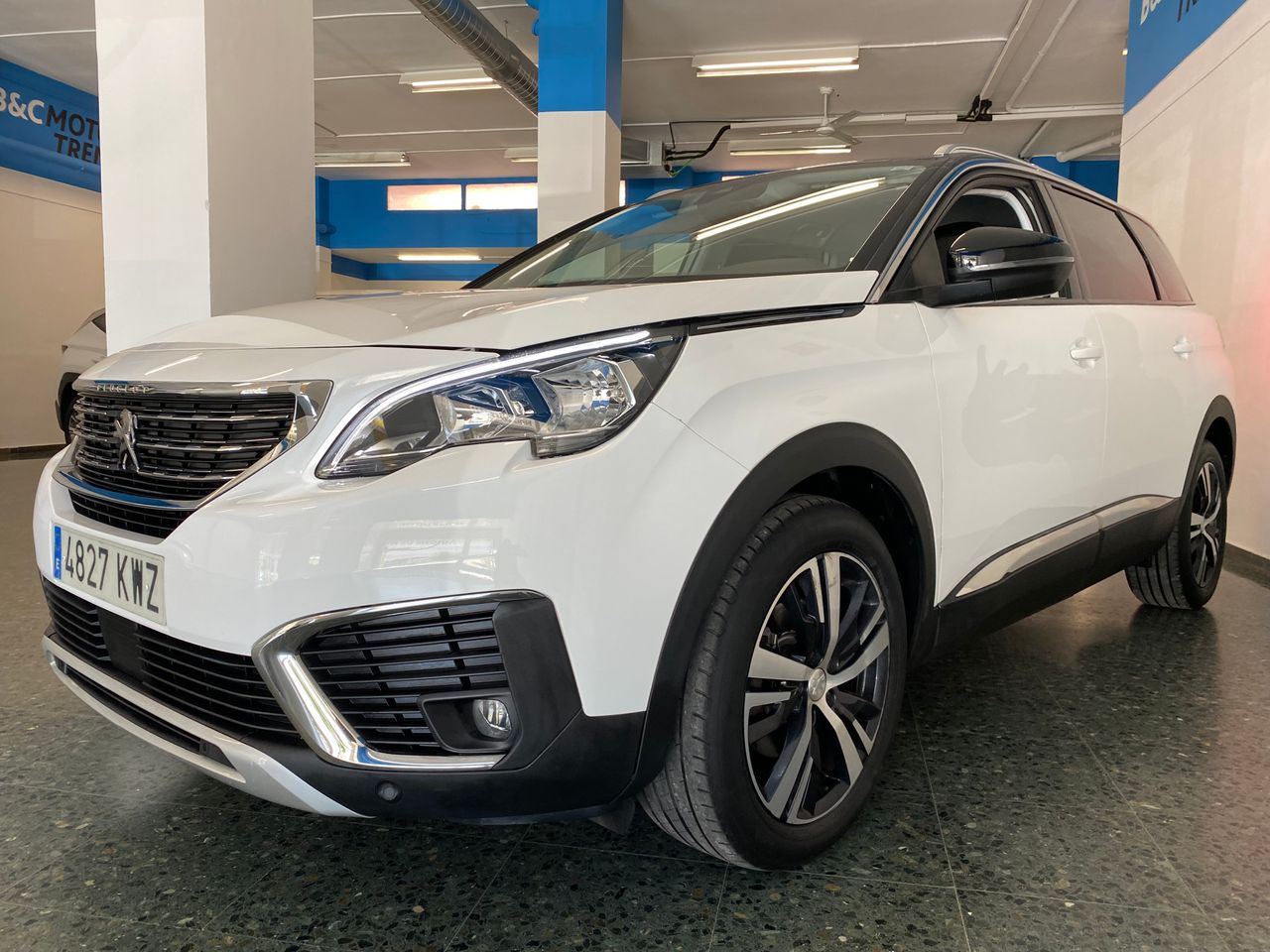 Peugeot 5008 blanco con 7 plazas  de segunda mano - peugeot 5008 2019 /