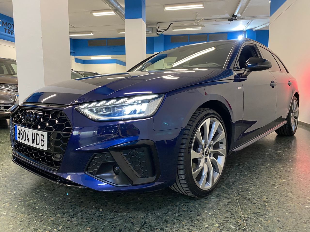 audi a4 avant 2023 /