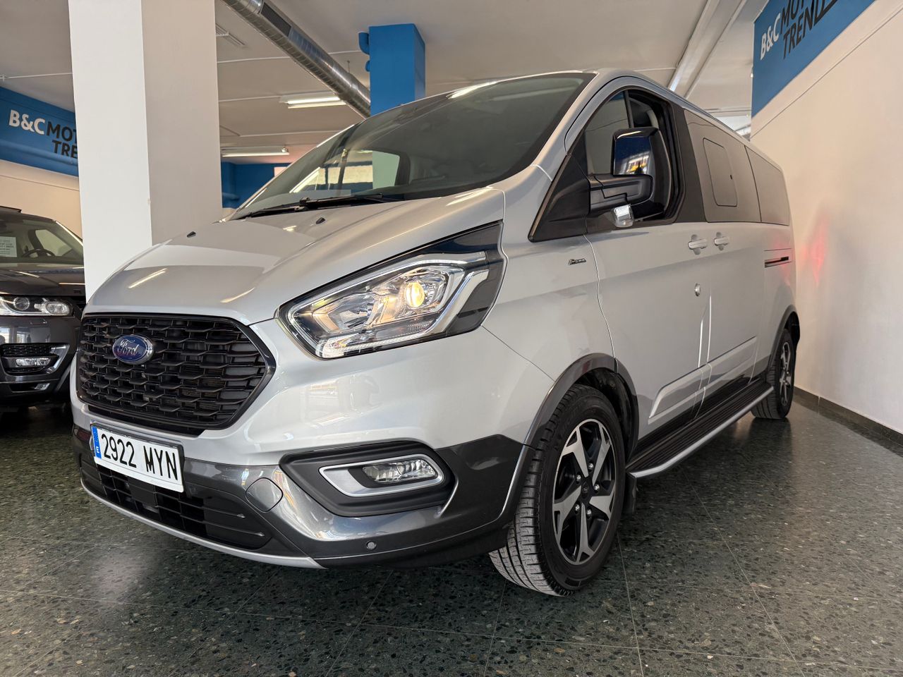 Impecable casa  de segunda mano - ford tourneo custom 2023 /