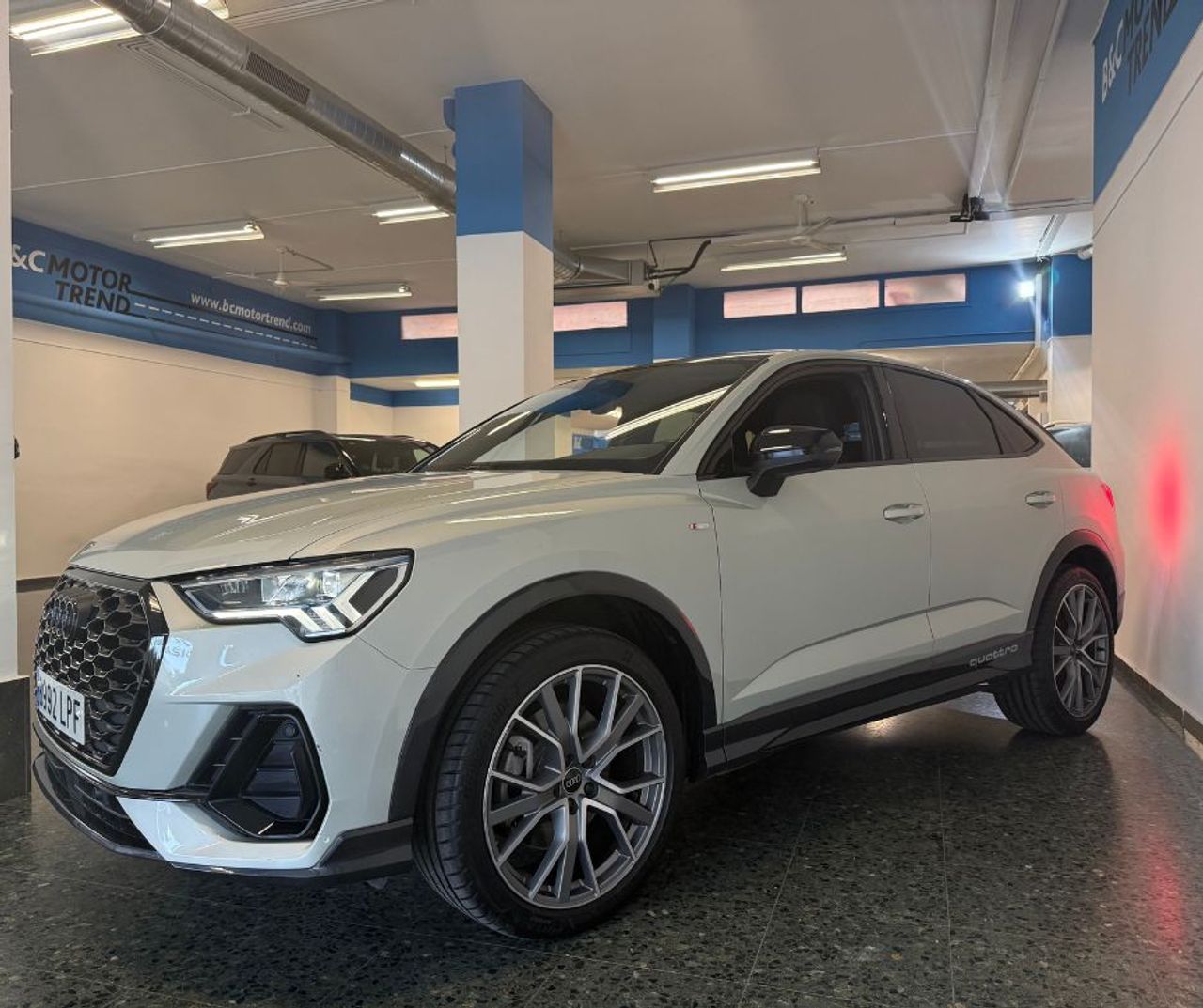 audi q3 2021 /