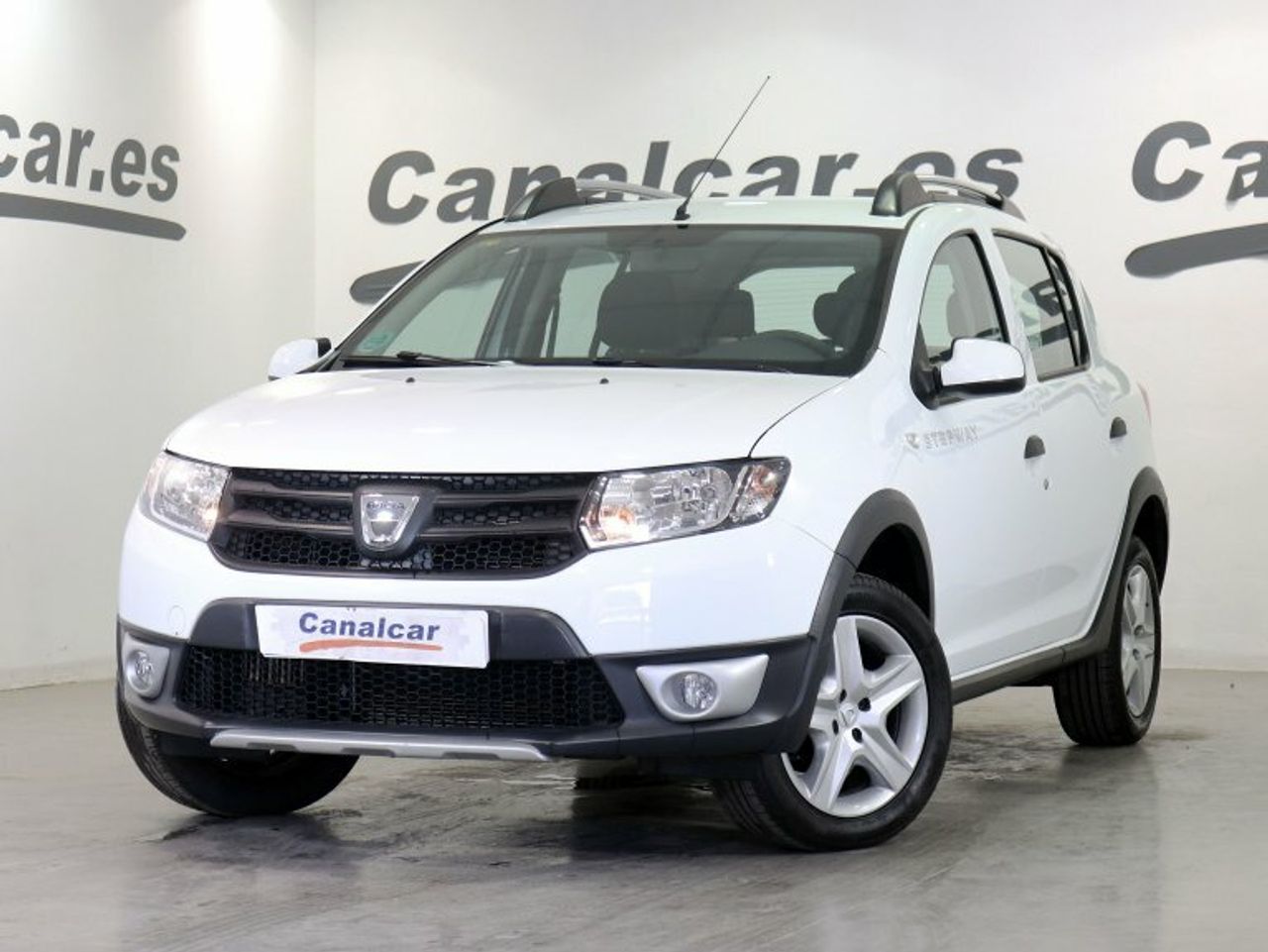 Dacia Sandero ocasión segunda mano 2015 Gasolina por 10.690€ en Madrid