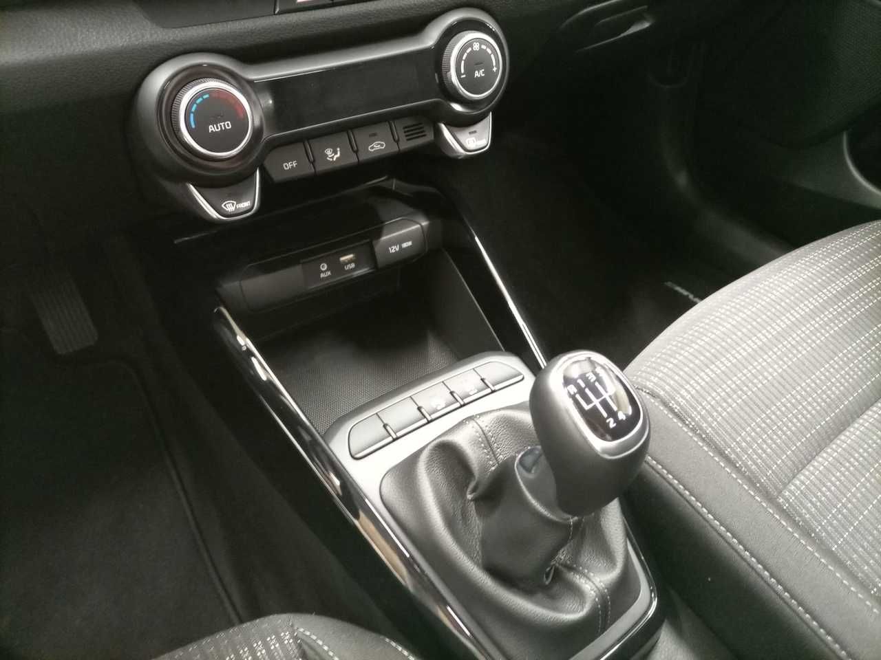 kia stonic 2020 / foto grande (3)