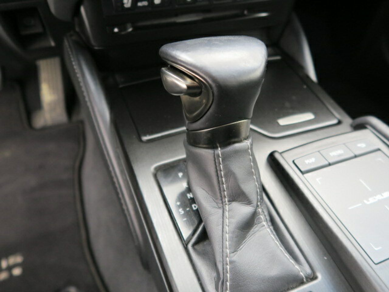 Lexus ES Sedan 2.5 300H LUXURY 218 4P - foto 13