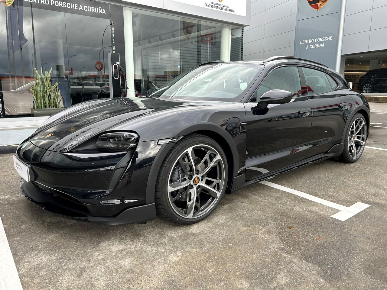 porsche taycan 2023 /