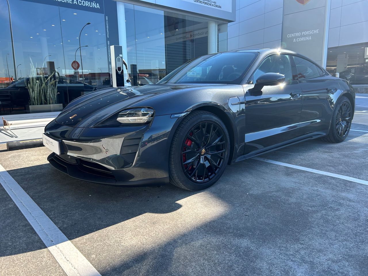 Almacenaje industrial  de segunda mano - porsche taycan 2023 /