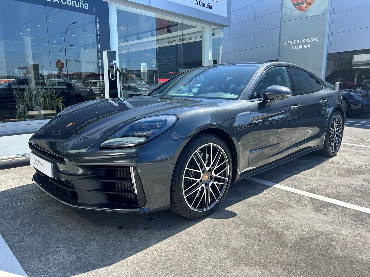 porsche panamera 2025 /