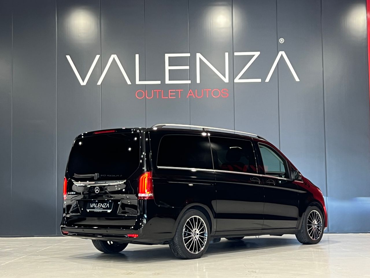 mercedes clase v 2024 / foto grande (3)