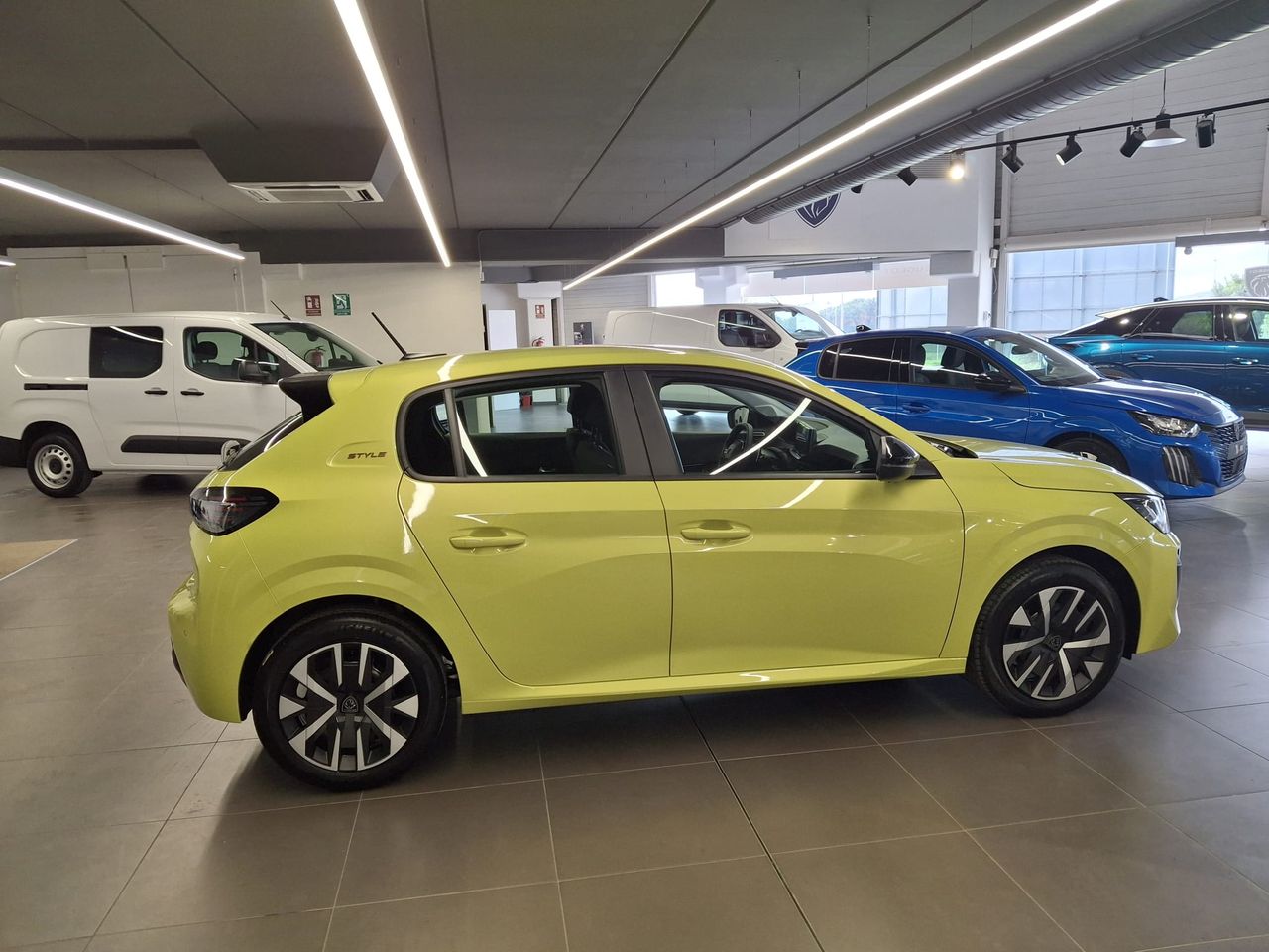 peugeot 208 2025 / foto grande (3)