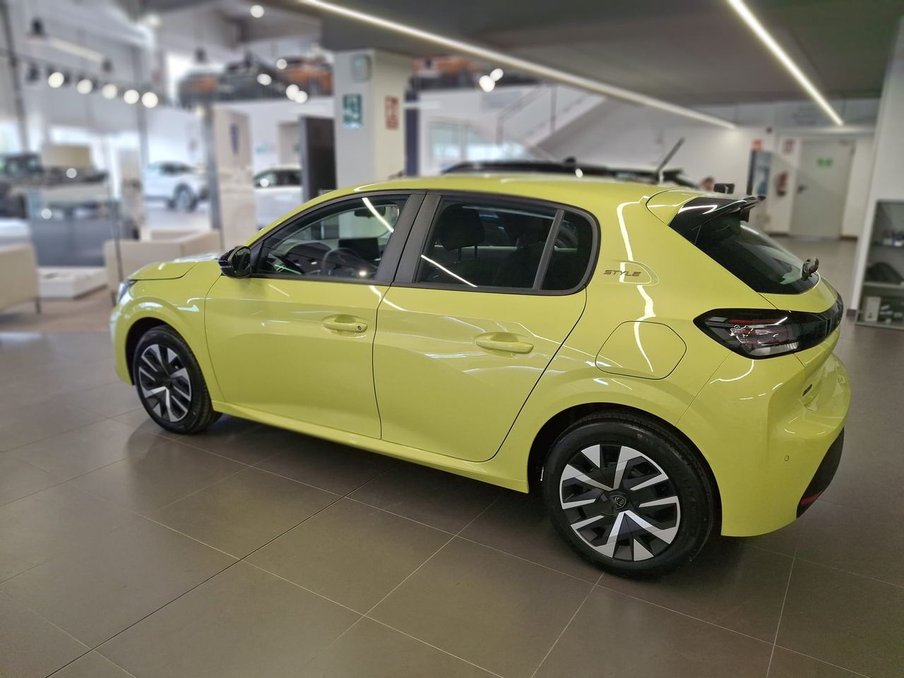 peugeot 208 2025 / foto grande (3)