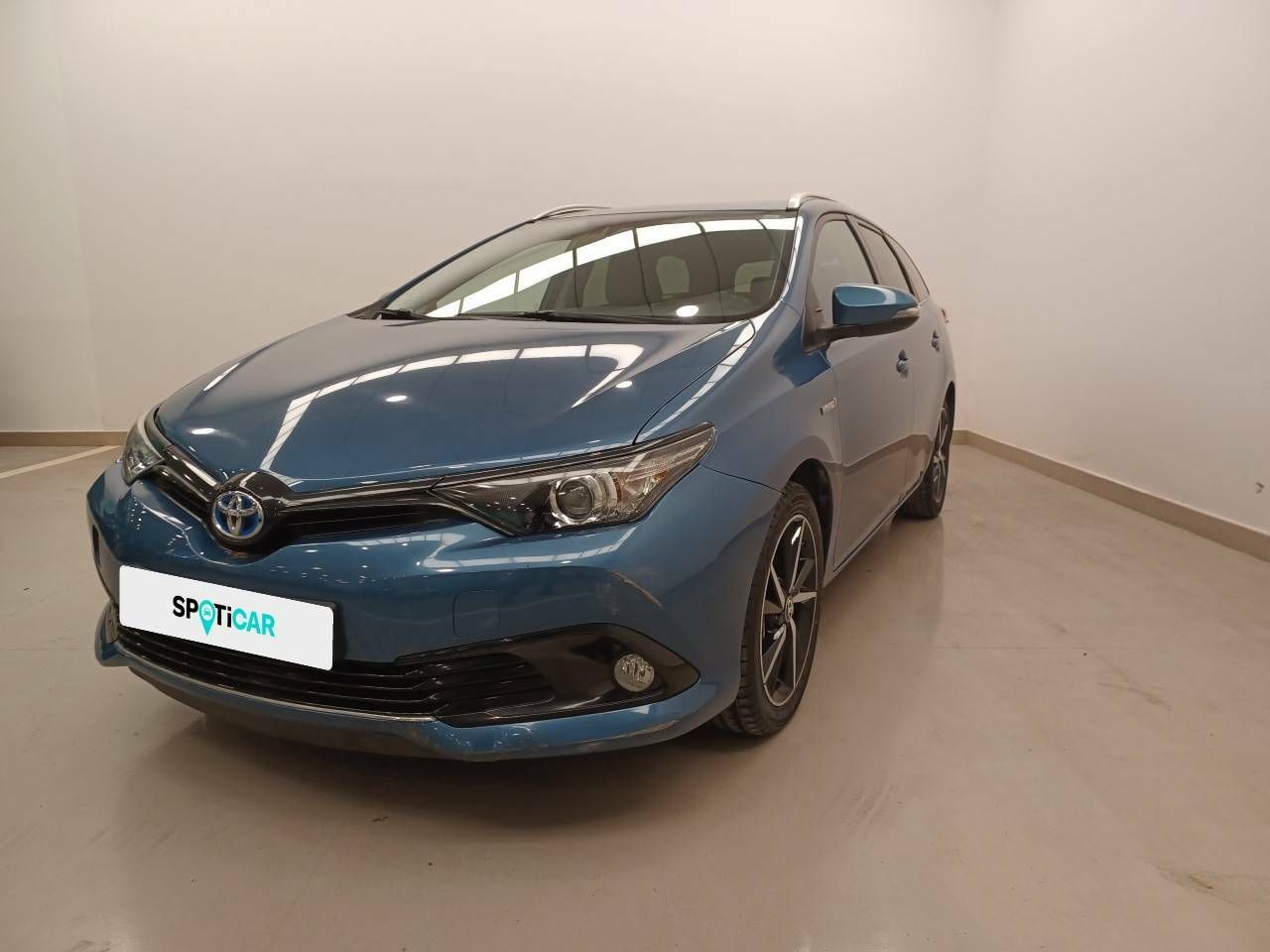 Toyota Auris ocasión segunda mano 2018 Híbrido por 17.990€ en Huelva