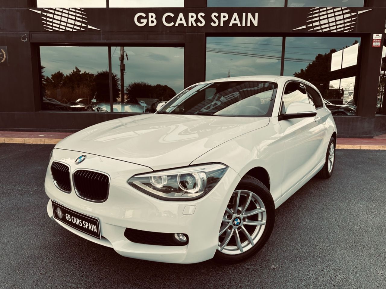 Coche diesel 116cv  de segunda mano - bmw serie 1 2014 /