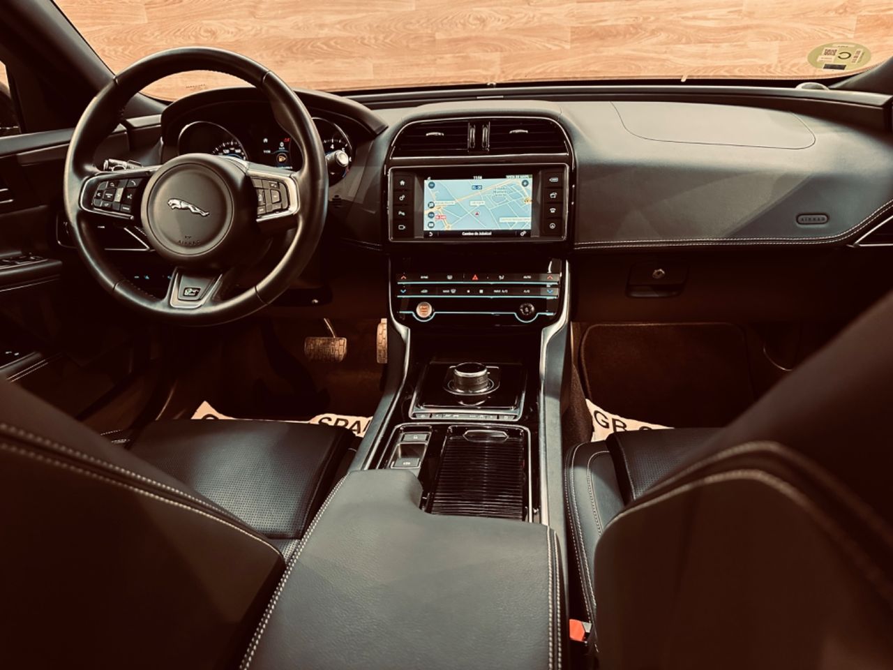 jaguar xe 2018 / foto grande (2)