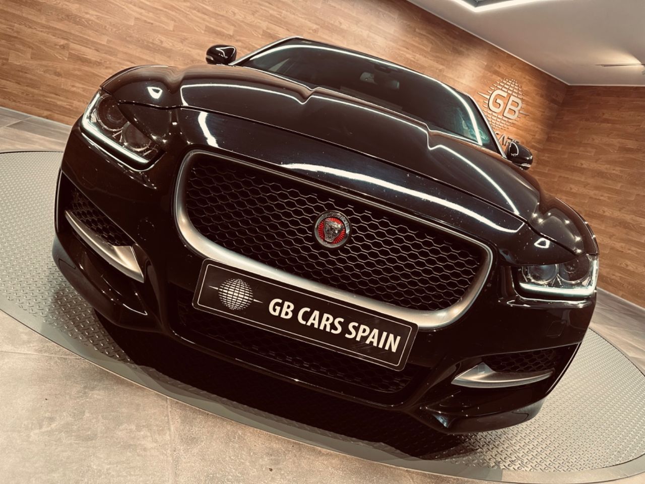 jaguar xe 2018 / foto grande (3)