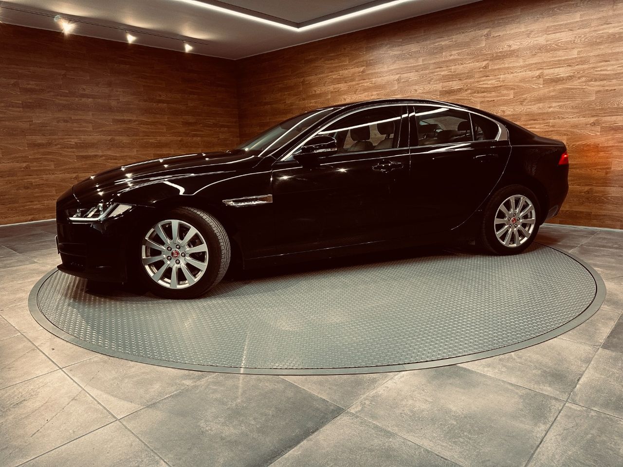 jaguar xe 2018 / foto grande (3)