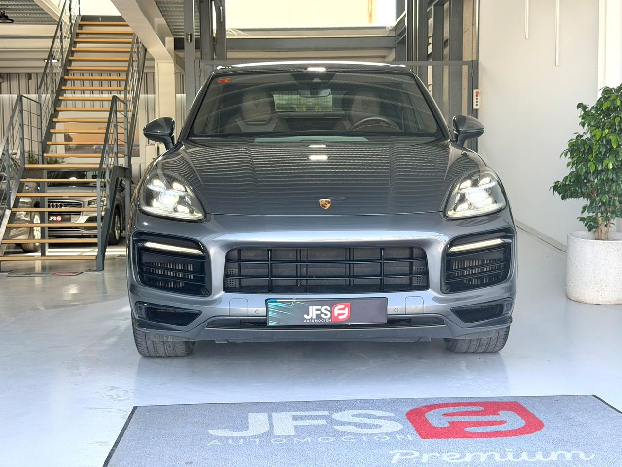 Porsche Cayenne Coupé 3.0 Gasolina Híbrido Enchufable 462 CV - foto 2
