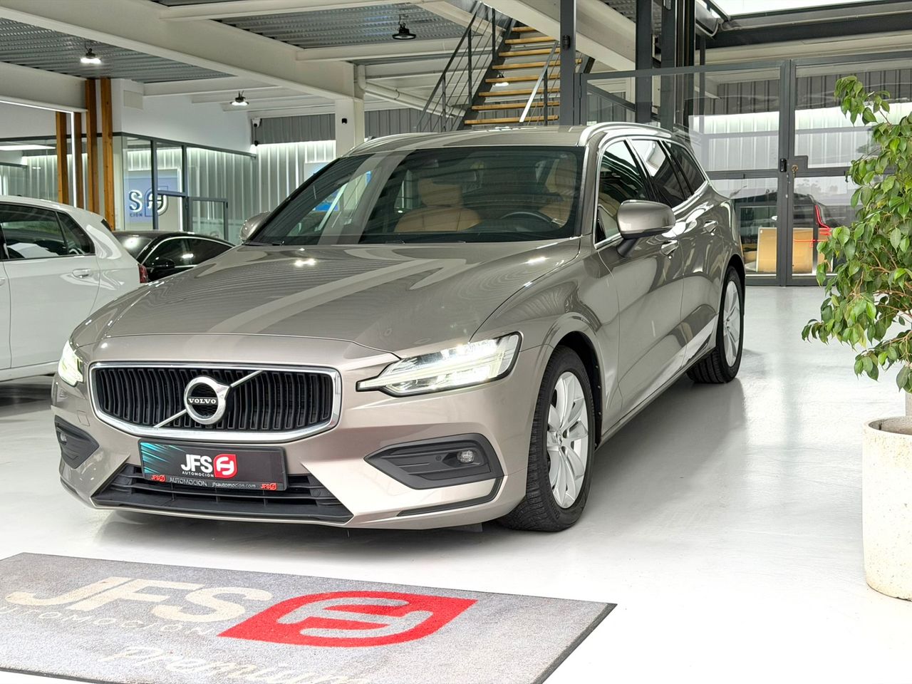 Volvo V60 2.0D 190 CV Automático - foto 3