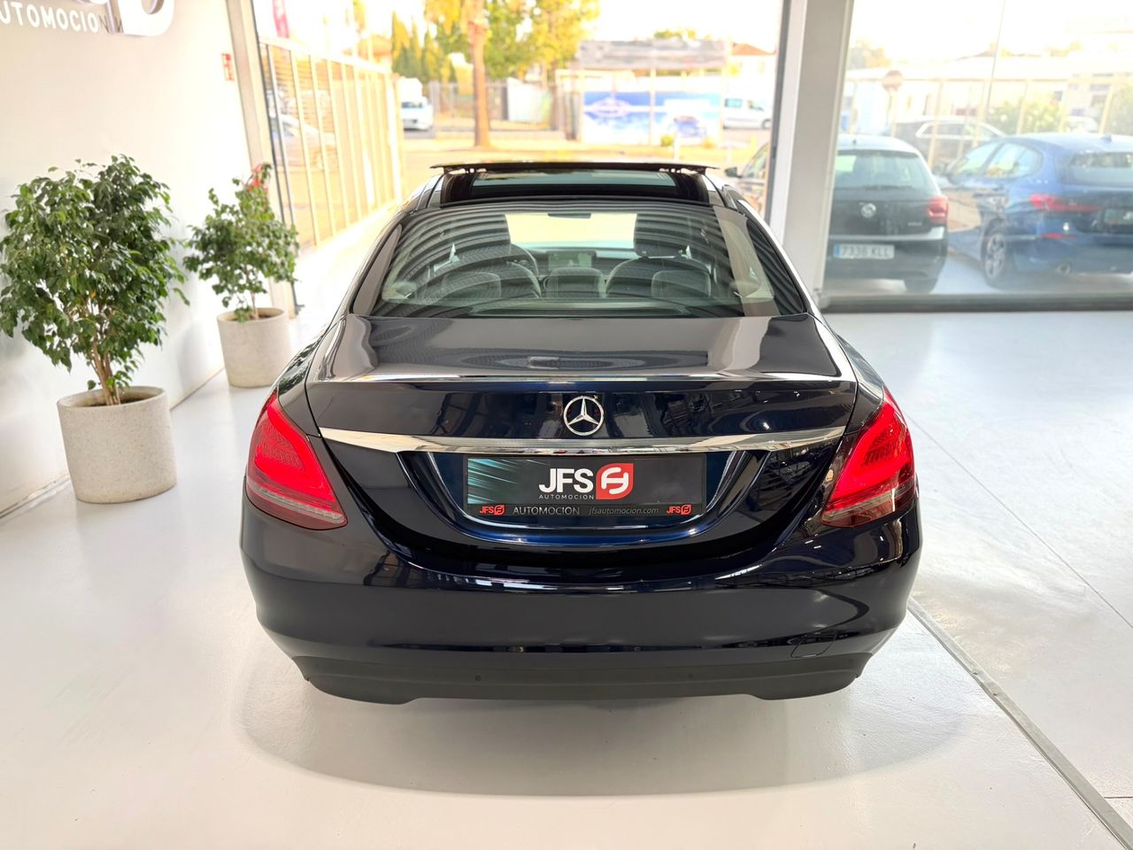 Mercedes Clase C 1.6D 122 CV Automático - foto 5