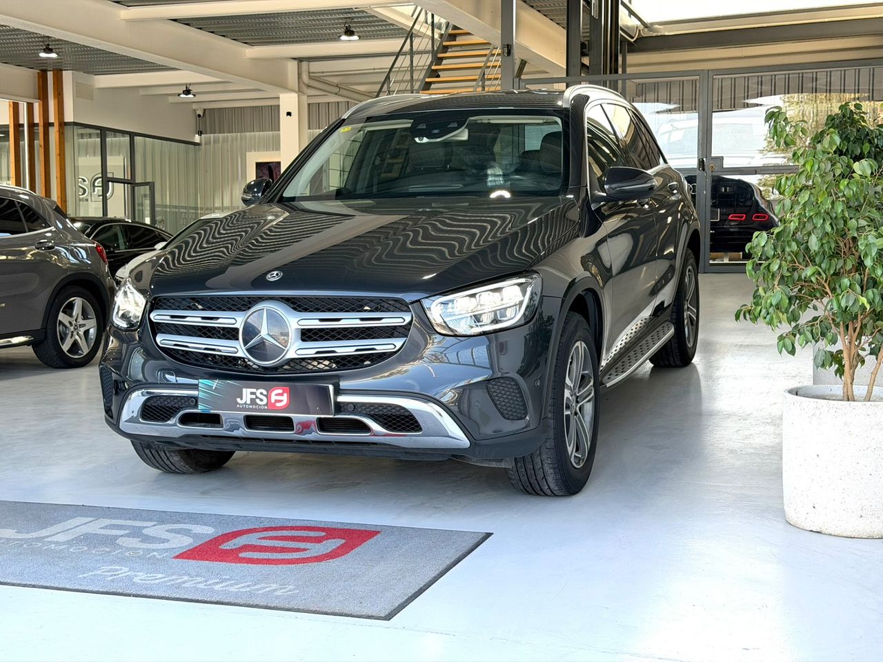 Mercedes GLC 200 4x4 2020 con 117.000 km en Cádiz - foto 3