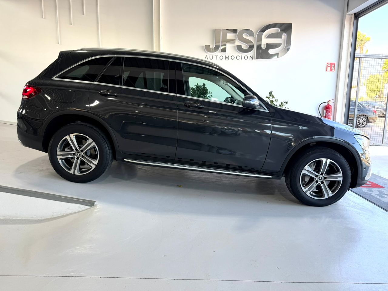 Mercedes GLC 200 4x4 2020 con 117.000 km en Cádiz - foto 4
